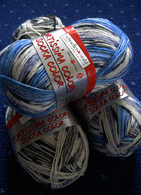 fortissima colori socka self patterning sock knitting yarn by schoeller stahl in wool nylon blue black white purple lavendar violet