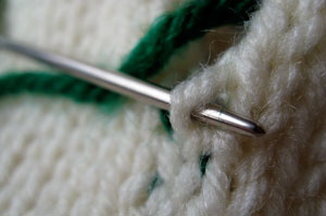 vertical-woven-seam-up-through-right-loop-knit-knitting